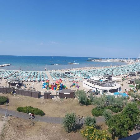 La Casa Di Clara Ombrellone Con 2 Lettini Al Lido San Giuliano Gratis E Parcheggio Privato Gratis Apartment Rimini Luaran gambar