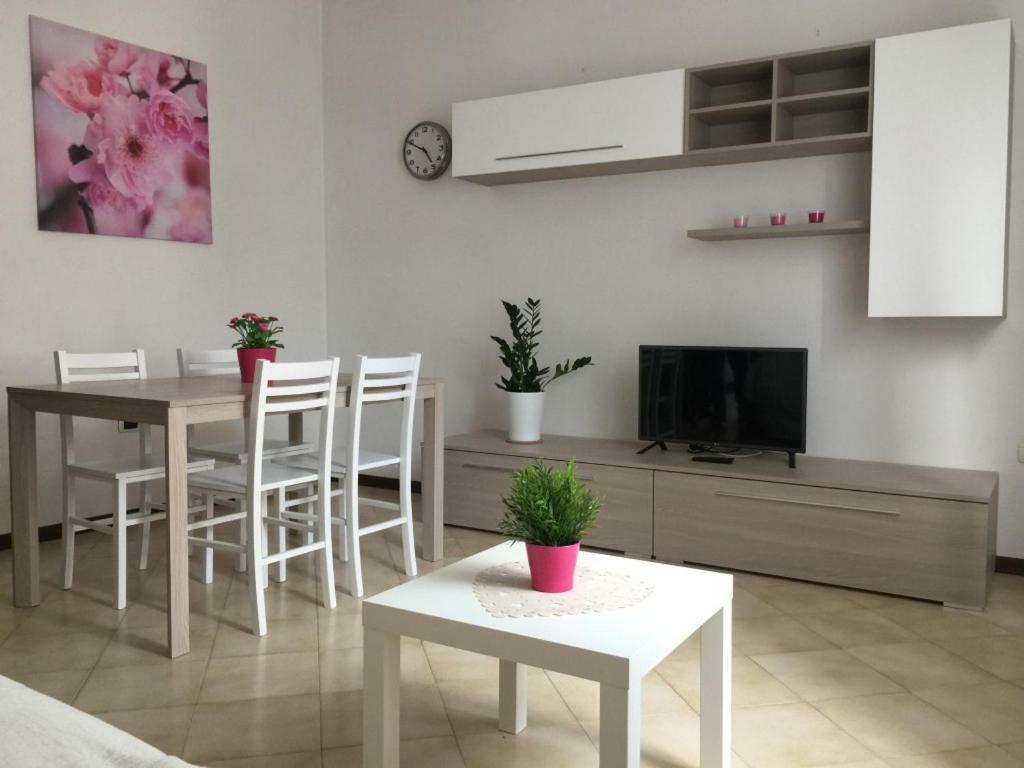 La Casa Di Clara Ombrellone Con 2 Lettini Al Lido San Giuliano Gratis E Parcheggio Privato Gratis Apartment Rimini Luaran gambar