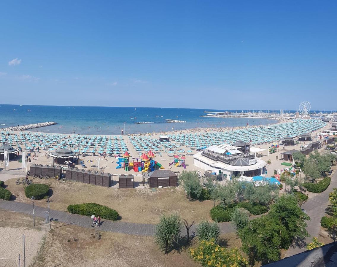 La Casa Di Clara Ombrellone Con 2 Lettini Al Lido San Giuliano Gratis E Parcheggio Privato Gratis Apartment Rimini Luaran gambar